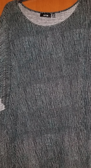 Apt. 9 Soft knit top with kimono style sleeves - Picture 1 of 3